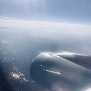 大学女厕正面撒尿免费
