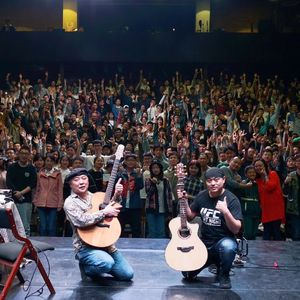 大学女厕正面撒尿免费
